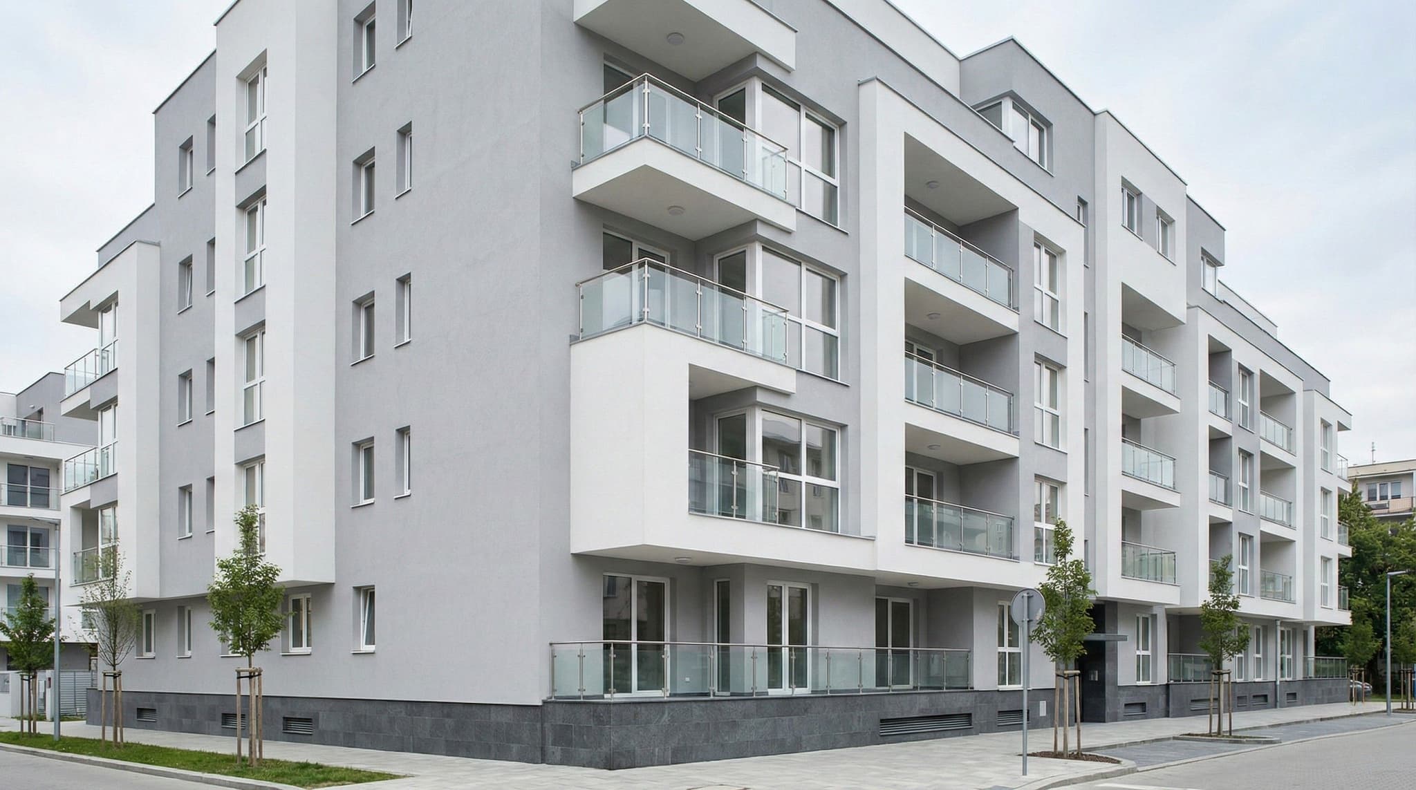 Appartementsgebouw Mechelen - Appartementsgebouw met Siliconen korrelcrepi - grijs/wit accent